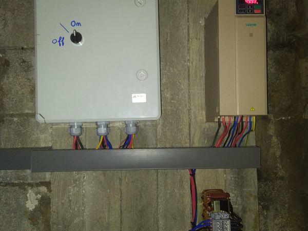 Pump drive and protection box on the wall
