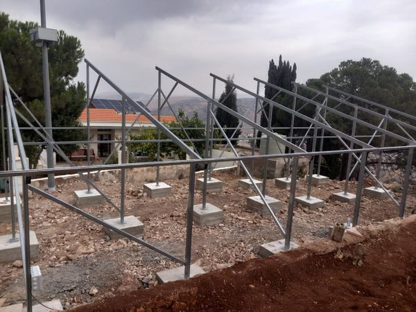 Steel structures on concrete footings