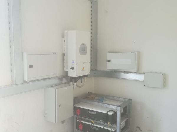 Inverter with batteries below