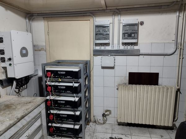 Battery rack and inverter